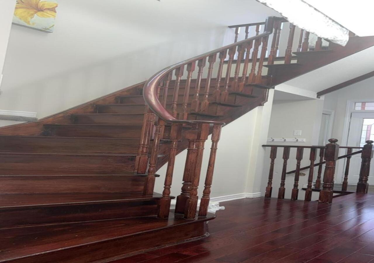 Bright Queen Room Close To Sheridan College And Airport Brampton Exterior foto